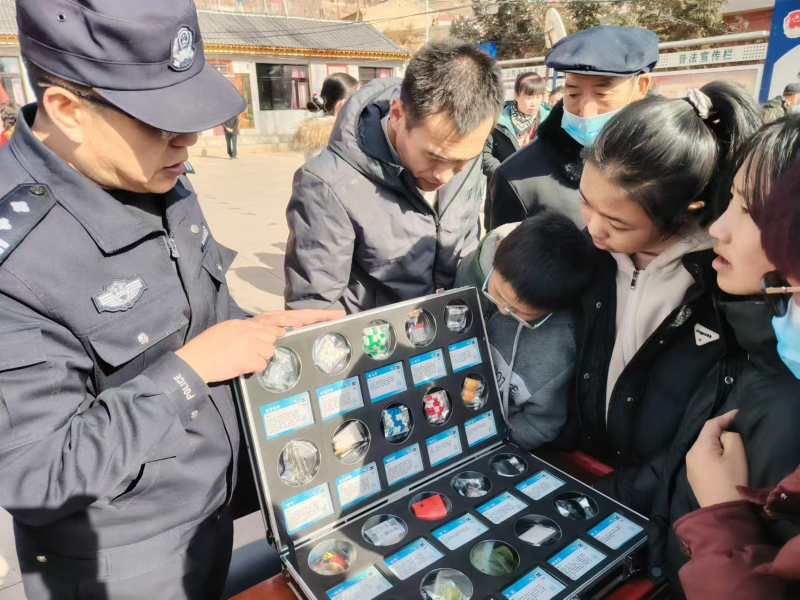 警察节之际，宁夏西吉县红耀乡掀起禁毒宣传热潮