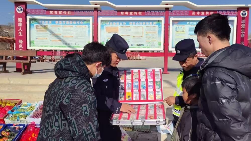 宁夏西吉县：禁毒宣传进集市 共筑禁毒防护网