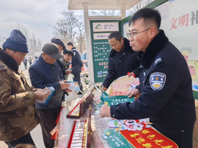 宁夏吴忠红寺堡区禁毒小摊亮相年货市场，新春宣传筑牢禁毒防线
