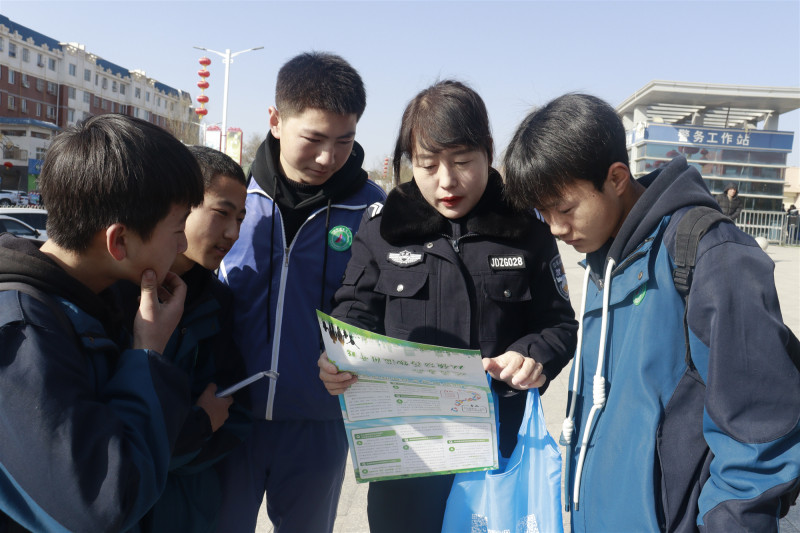 宁夏西吉：禁毒“开学第一课” 防范青少年麻精药品滥用
