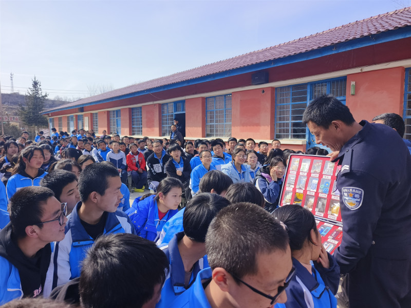 宁夏西吉县平峰镇开展法治禁毒宣传进校园活动