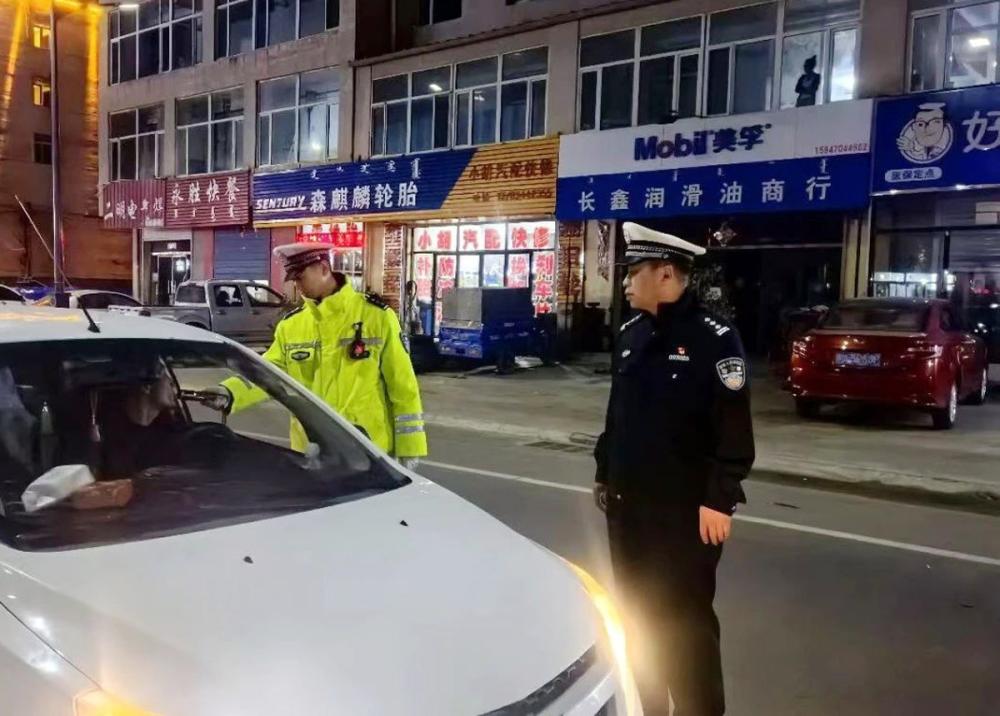内蒙古四子王旗交警夜查整治“不打烊” 守护国庆“平安路”