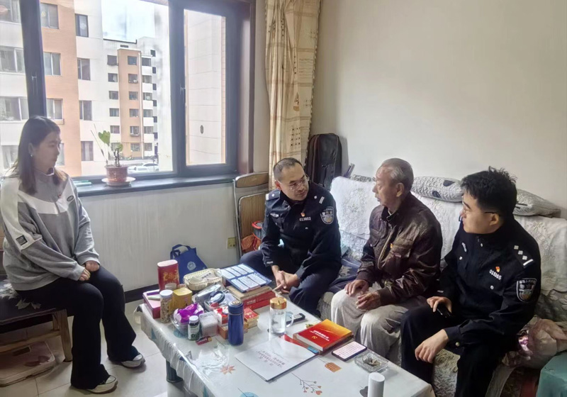内蒙古呼和浩特市公安局回民区分局组织开展“七十五载解放路，共筑中国梦新篇”主题党日活动