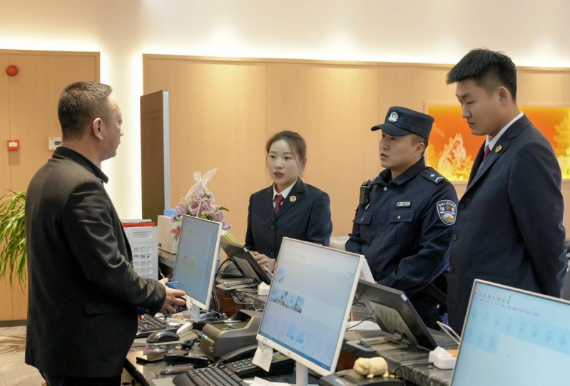 内蒙古呼伦贝尔市新右旗检察院联合多部门开展校园周边环境专项检查