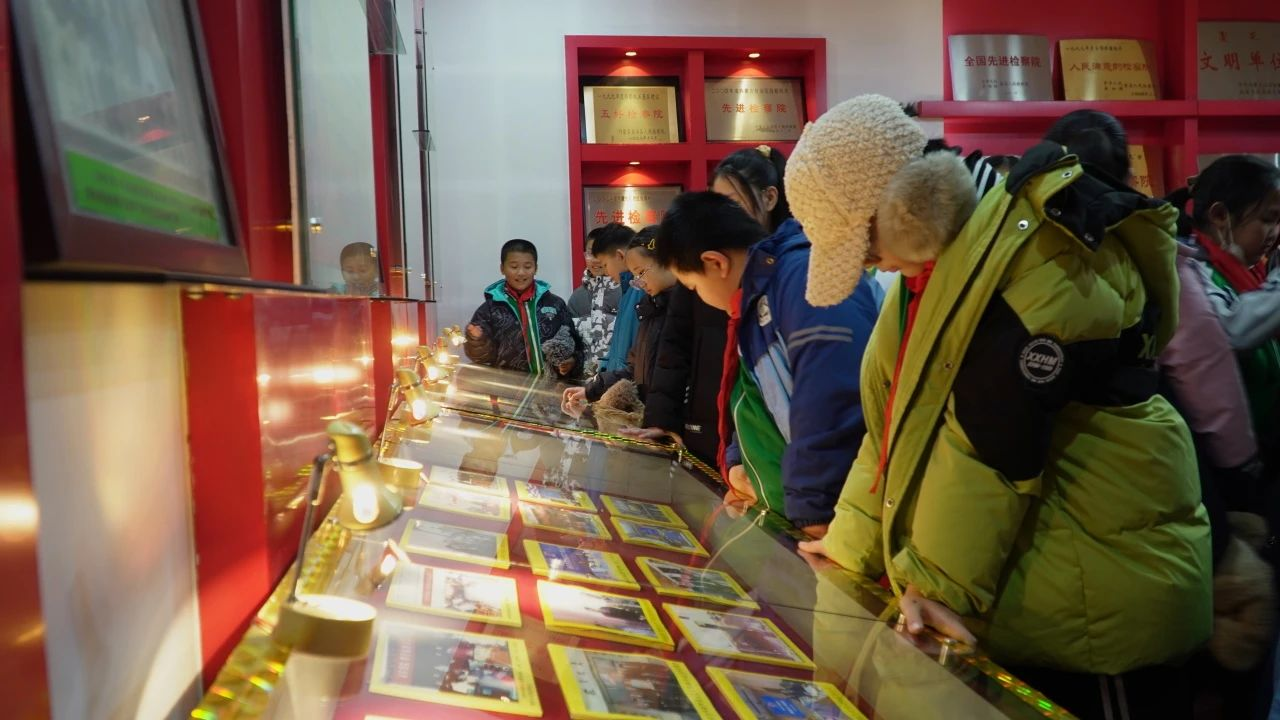 内蒙古根河市检察院开展“我和宪法有个约定”检察开放日活动