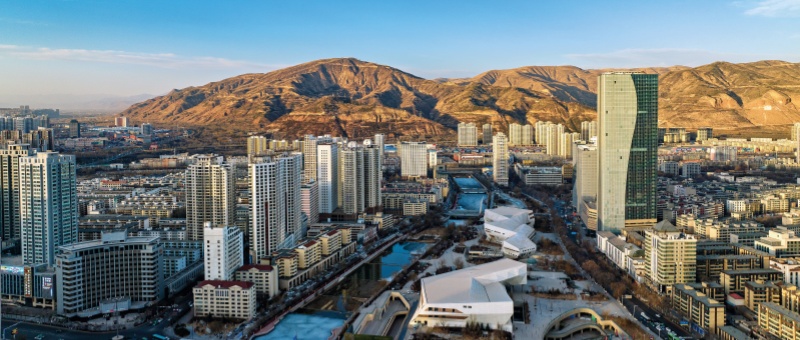 航拍青海省西宁市城西区晴天城市天际线_副本.jpg