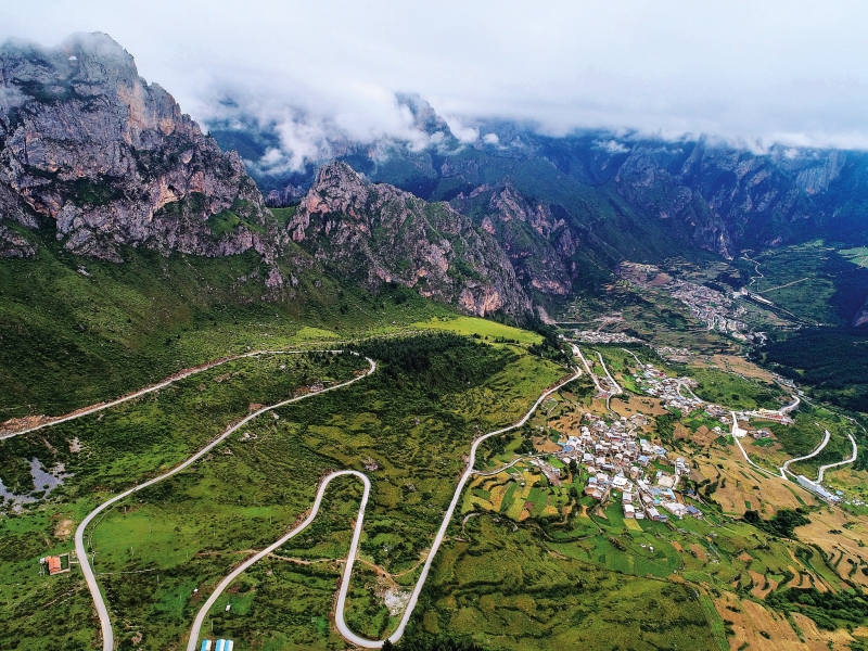 甘南州西秦岭迭山（视觉中国 供图）_副本.jpg