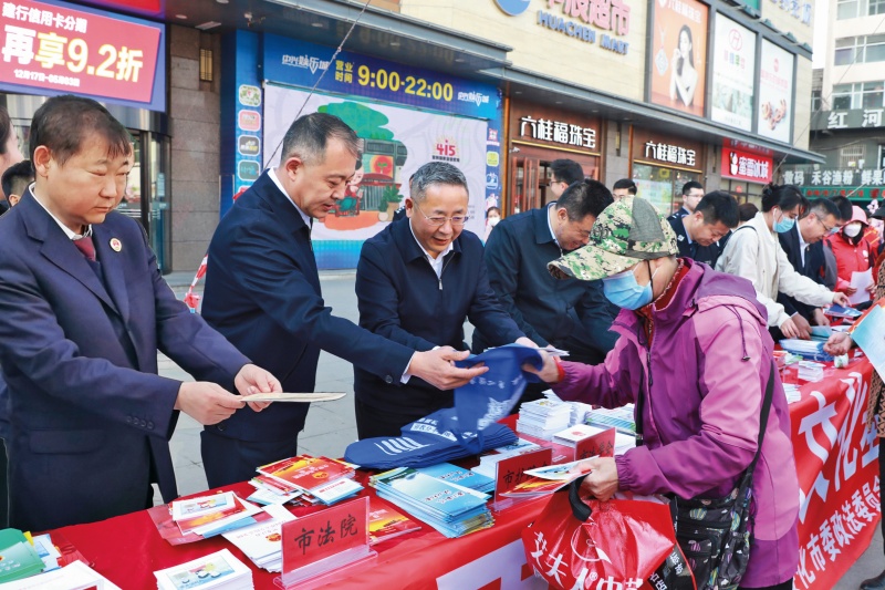 绥化市委政法委组织开展普法宣传活动_副本.jpg