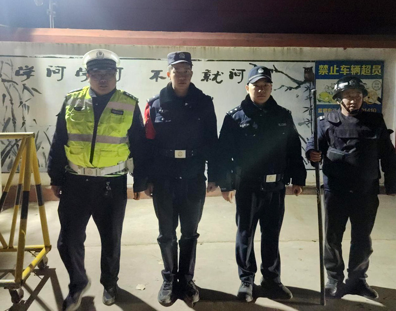 和林公安：“护校安园”再发力  全面筑牢校园安全防线2.jpg