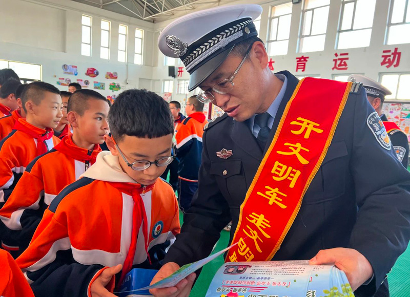 凉城交警：122“全国交通安全日”主题宣传活动有趣又有料10.jpg