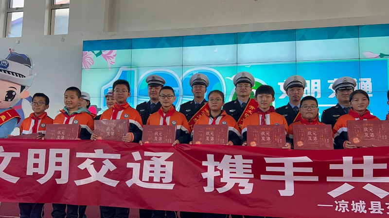 凉城交警：122“全国交通安全日”主题宣传活动有趣又有料5.jpg