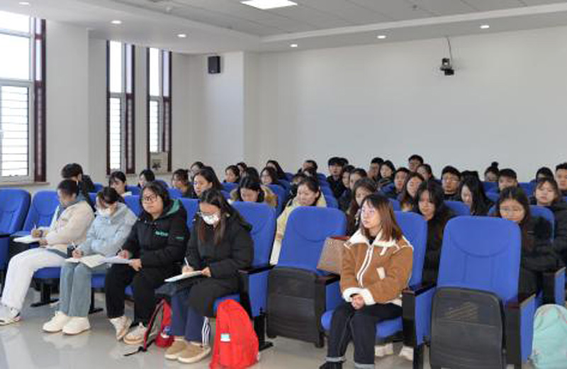 以青春向宪法致敬——大学生走进武川县人民法院开启法律“打卡”之旅4.jpg