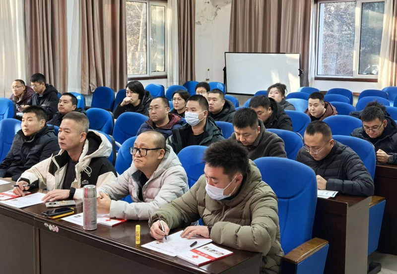 用行动守护生命之光——呼和浩特机场公安分局开展急救培训2.jpg