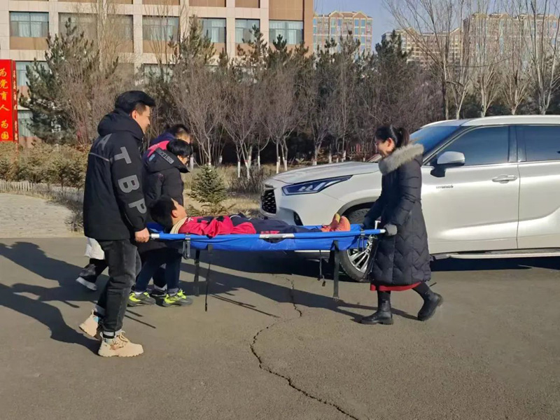 乌兰察布市公安局集宁分局：“防暴恐+消防”演练，全力守护“少年的你”1.jpg
