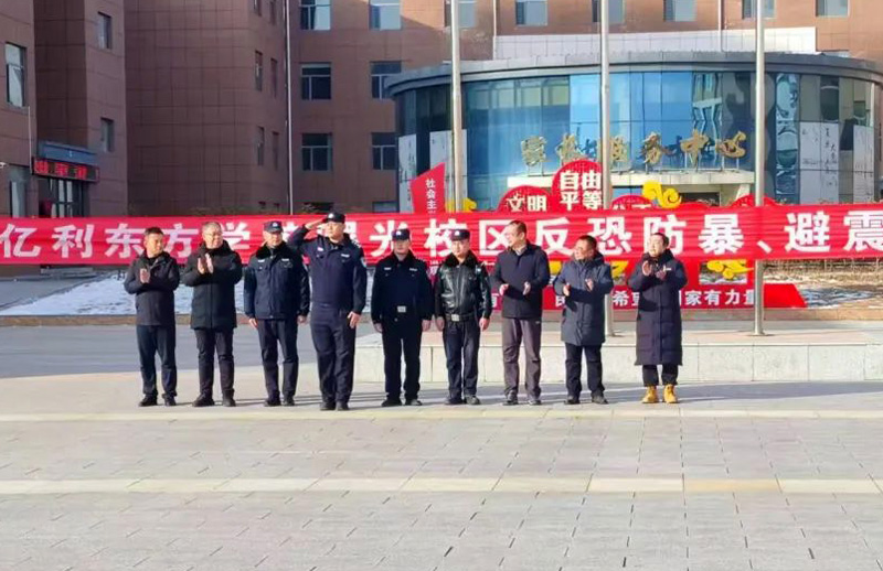 乌兰察布市公安局集宁分局：“防暴恐+消防”演练，全力守护“少年的你”2.jpg