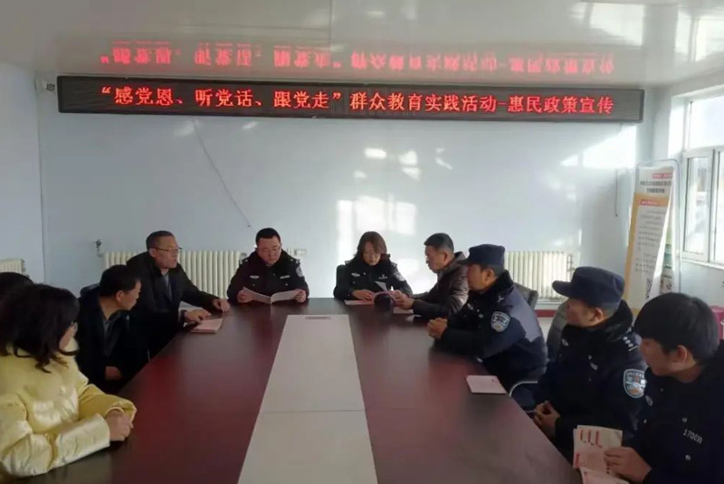 集宁公安分局深入赵家村宣讲巩固拓展脱贫攻坚成果帮扶政策和惠民政策1.jpg
