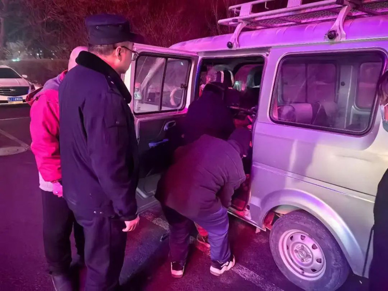 守护“回家路”——乌兰察布市公安局集宁分局桥西派出所民警热心救助走失老人2.jpg