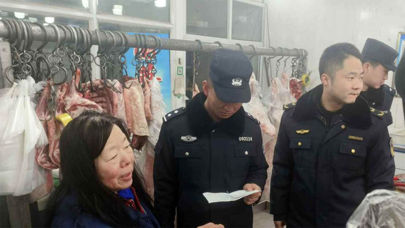 乌兰察布市公安局集宁分局环食药侦大队配合相关部门开展春节前肉制品安全检测行动2副本.jpg