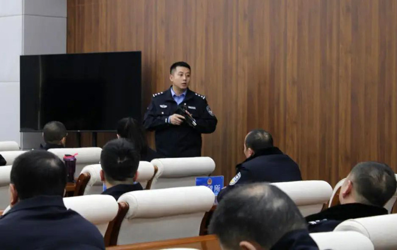 乌兰察布市公安局集宁分局组织开展公务用枪专题培训2.jpg