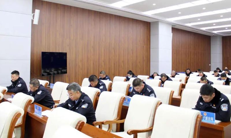 乌兰察布市公安局集宁分局组织开展公务用枪专题培训3.jpg
