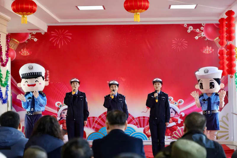 乌兰察布市公安局集宁分局乌兰牧骑小分队开展元宵节主题慰问活动1.jpg
