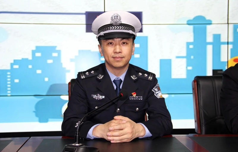 大队长进校园丨丰镇交警“场景化+互动式”宣讲进校园，交通安全入脑入心1.jpg
