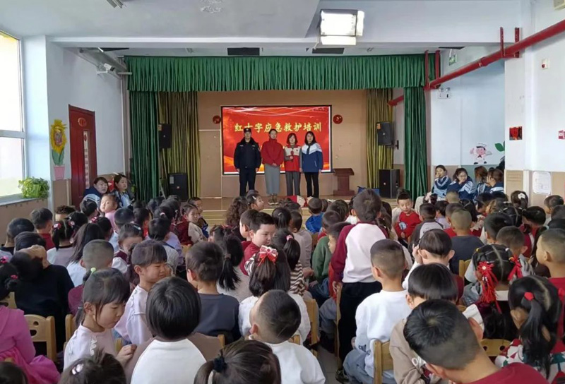 乌兰察布市公安局集宁分局桥西派出所联合多方力量 筑牢校园安全防线1.jpg