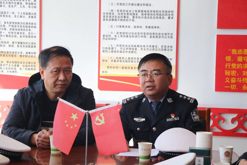 商都交警：开展主题党日，安全守护同行2.jpg
