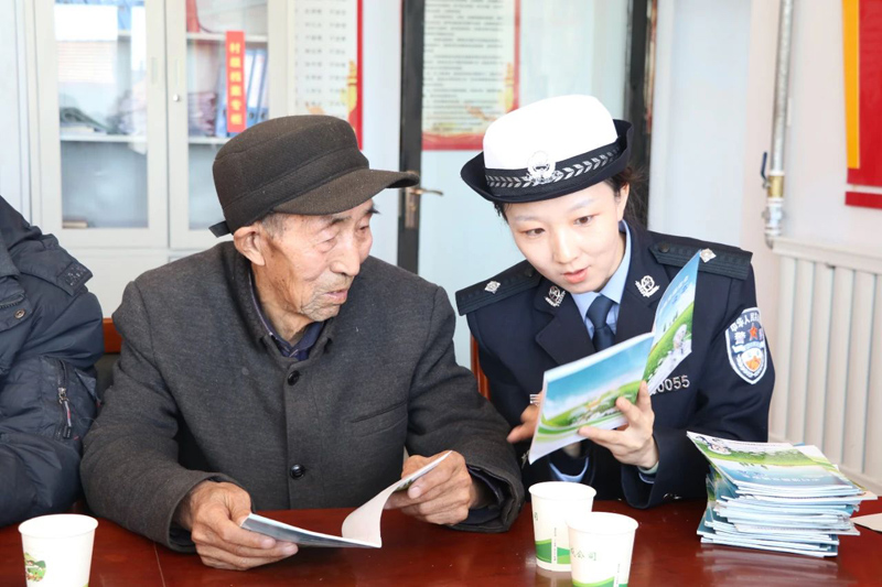 商都交警：开展主题党日，安全守护同行4.jpg