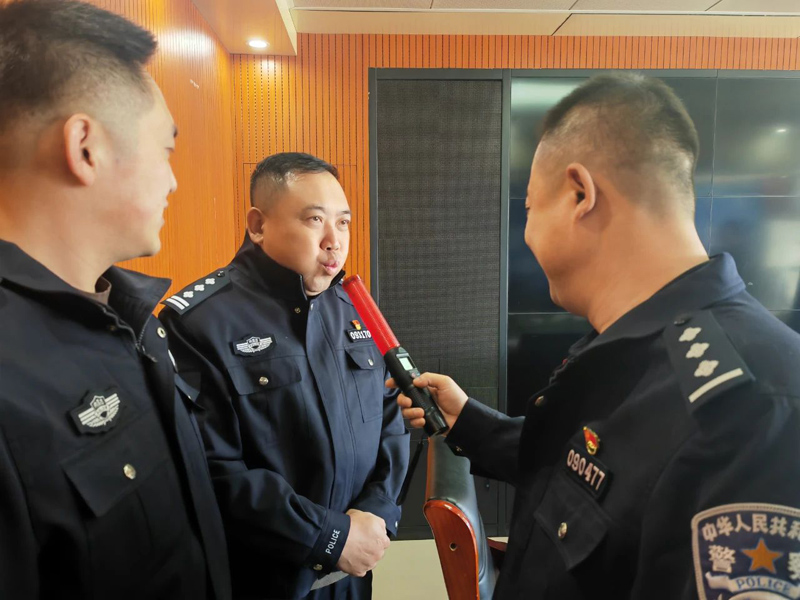 化德县交管大队狠抓日常管理，开展八小时内酒检行动2.jpg