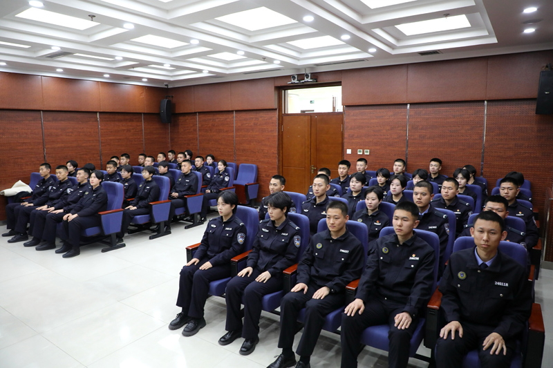 以观促学强能力——内蒙古警察职业学院在校生走进新城区法院观摩庭审2.jpg