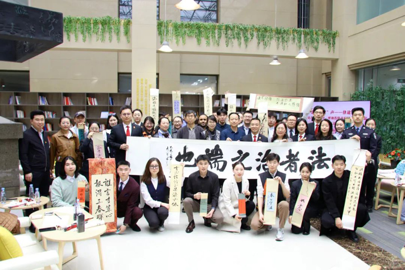 高校留学生走进新城法院——这场法治文化传播暨主题党日活动很精彩2.jpg
