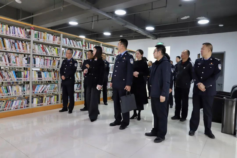 乌兰察布市集宁区警察协会与集宁区图书馆举行文化育警基地共建签约仪式3.jpg