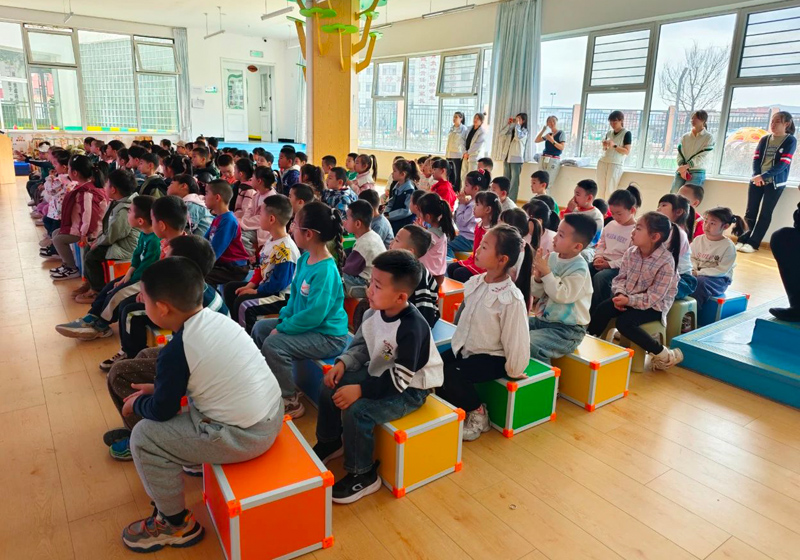 马路搬进幼儿园——卓资交警为萌娃细讲交通安全常识3.jpg
