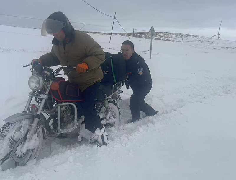 内蒙古武川公安：一次出警两次救援，春雪中的守护温暖民心1.jpg