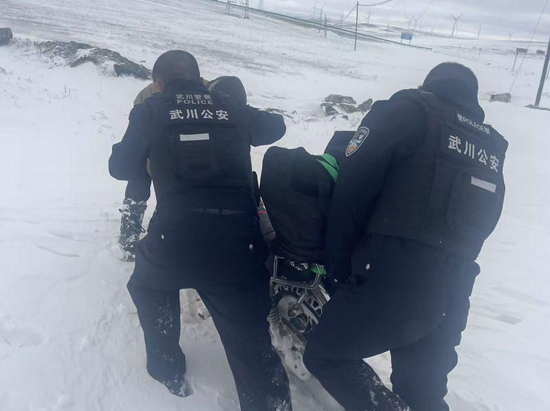 内蒙古武川公安：一次出警两次救援，春雪中的守护温暖民心2.jpg