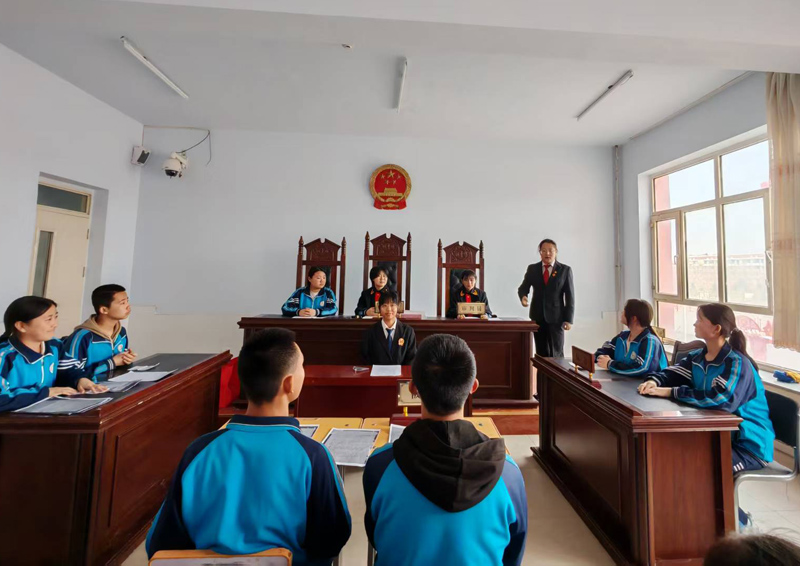 察右中旗人民法院：模拟法庭演绎“校园霸凌案”，第二课堂敲响法治“上课铃”1.jpg