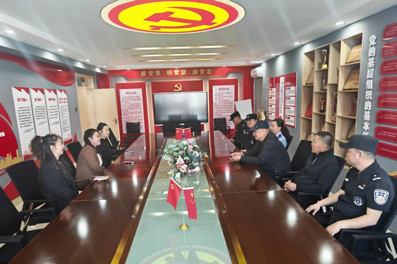 呼和浩特：警民同心护成长，团结共筑平安园1.jpg