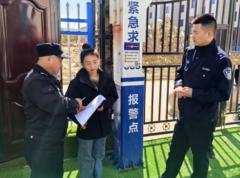 内蒙古和林格尔县公安局：筑牢校园反恐防线，安全检查护航成长1.jpg