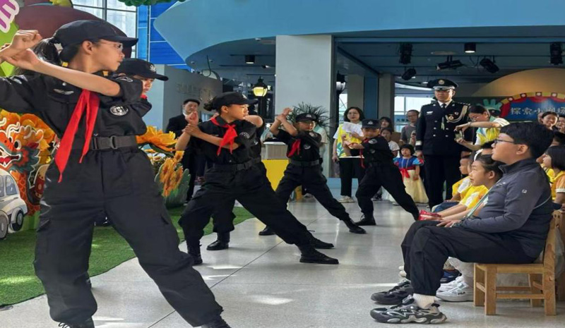 警馆携手,共启法治教育新篇章——呼和浩特市回民区“少年警校法制教育基地”正式揭牌4.jpg