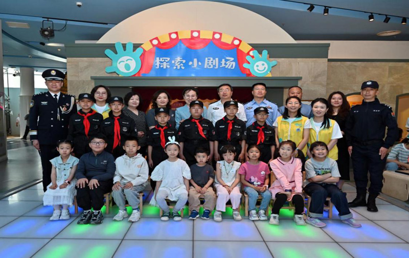 警馆携手,共启法治教育新篇章——呼和浩特市回民区“少年警校法制教育基地”正式揭牌5.jpg