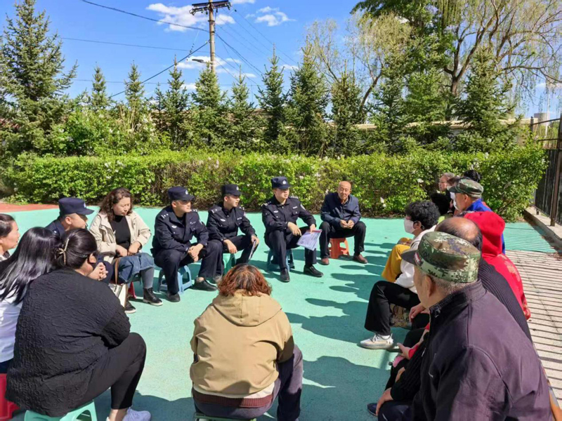 丰镇市公安局立足“派出所主防”将警务触角深入村组院落1.jpg