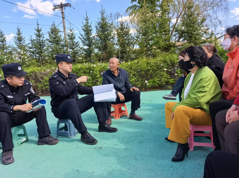 丰镇市公安局立足“派出所主防”将警务触角深入村组院落2.jpg
