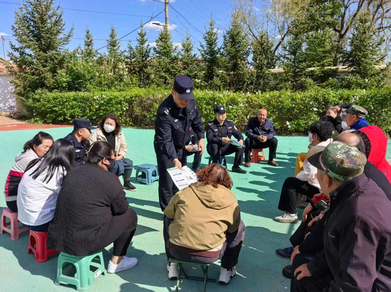 丰镇市公安局立足“派出所主防”将警务触角深入村组院落3.jpg