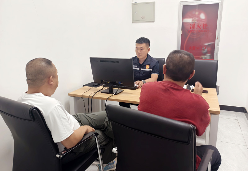 图3（第三段配图）2025年6月11日，拘传被执行人到法院进行劝说，向申请人还款，拍摄人：何晓雪.jpg