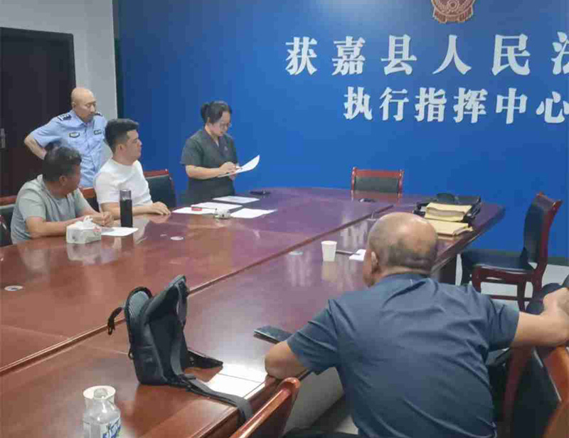 清水河县人民法院执行局长、执行法官于6月13日在获嘉县人民法院执行指挥中心促成一涉企案件达成和解（范二面摄）.jpg