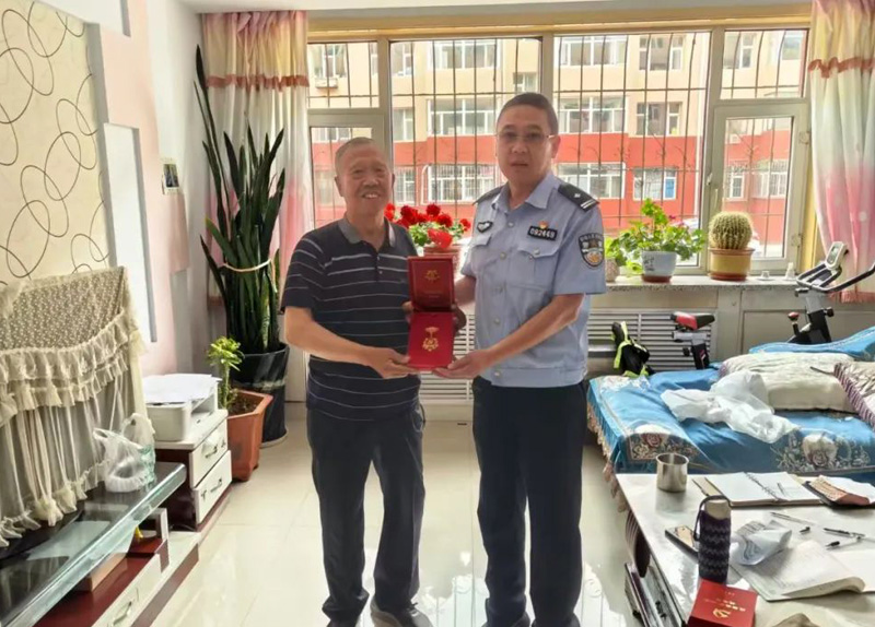 传承红色基因，筑牢忠诚警魂——乌兰察布市公安局集宁分局组织开展“七一” 系列活动2.jpg