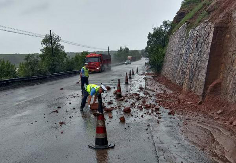 内蒙古清水河县公安局：风雨中守护平安，践行使命担当4.jpg