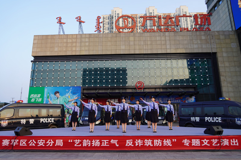 呼和浩特市公安局赛罕分局举办专题文艺晚会筑牢安全防线3.jpg