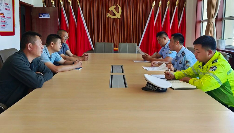 四子王旗交管大队组织召开商砼企业安全教育座谈会，铸牢安全生产防线‌1.jpg